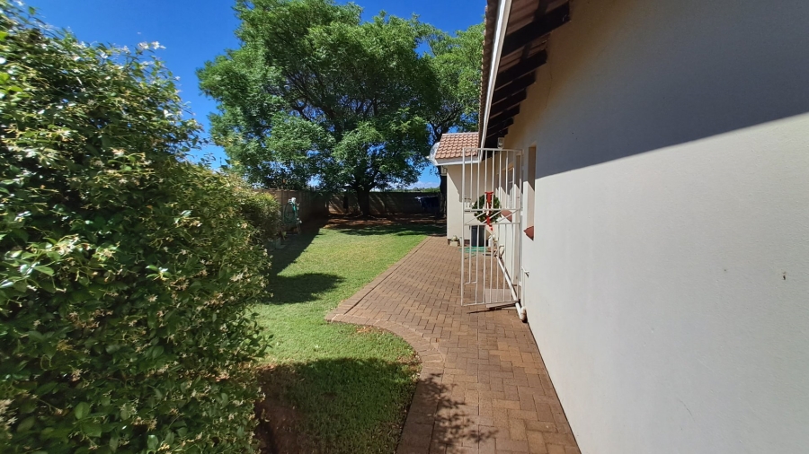 3 Bedroom Property for Sale in Langenhovenpark Free State